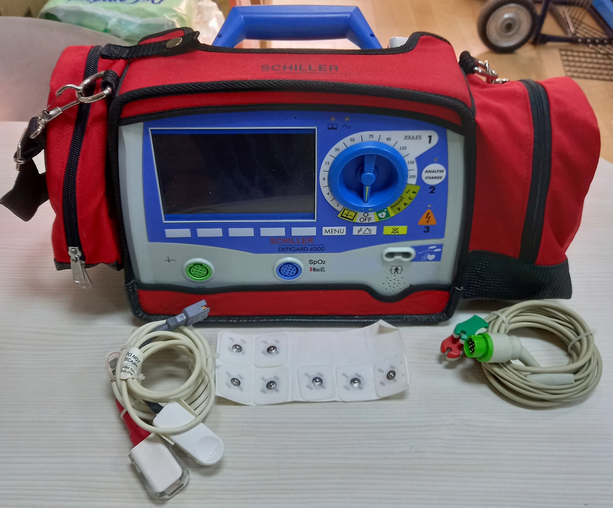 secondhand-schiller-defigard-4000-aed-defibrillator-medbidding