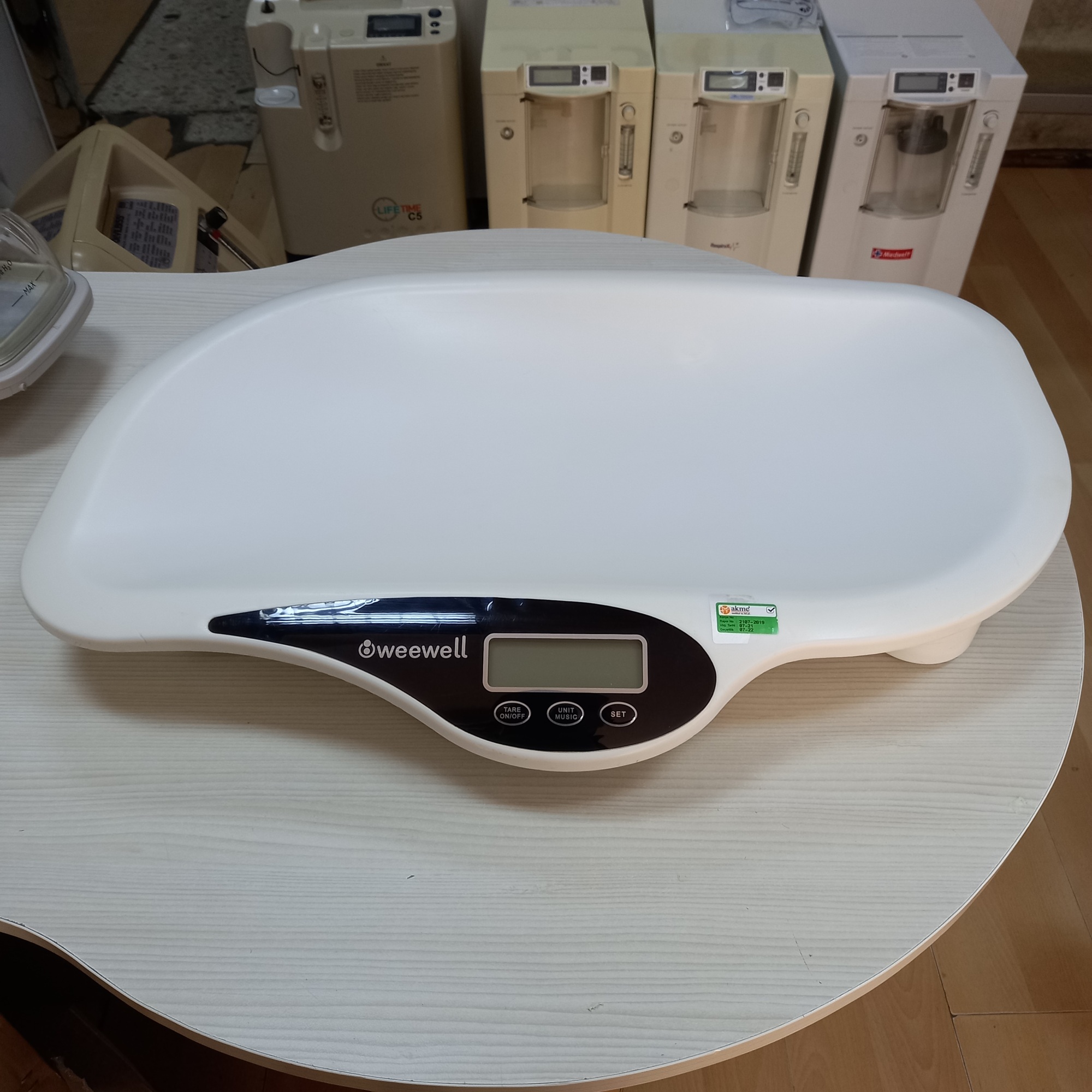 Secondhand Weewell WWD700 Digital Baby Scale - Medbidding