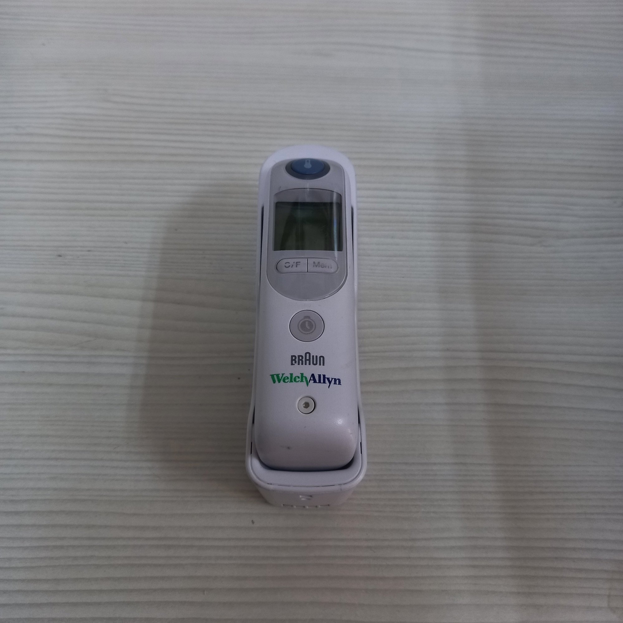 Secondhand Braun ThermoScan PRO 6000 Tympanic Thermometer - Medbidding