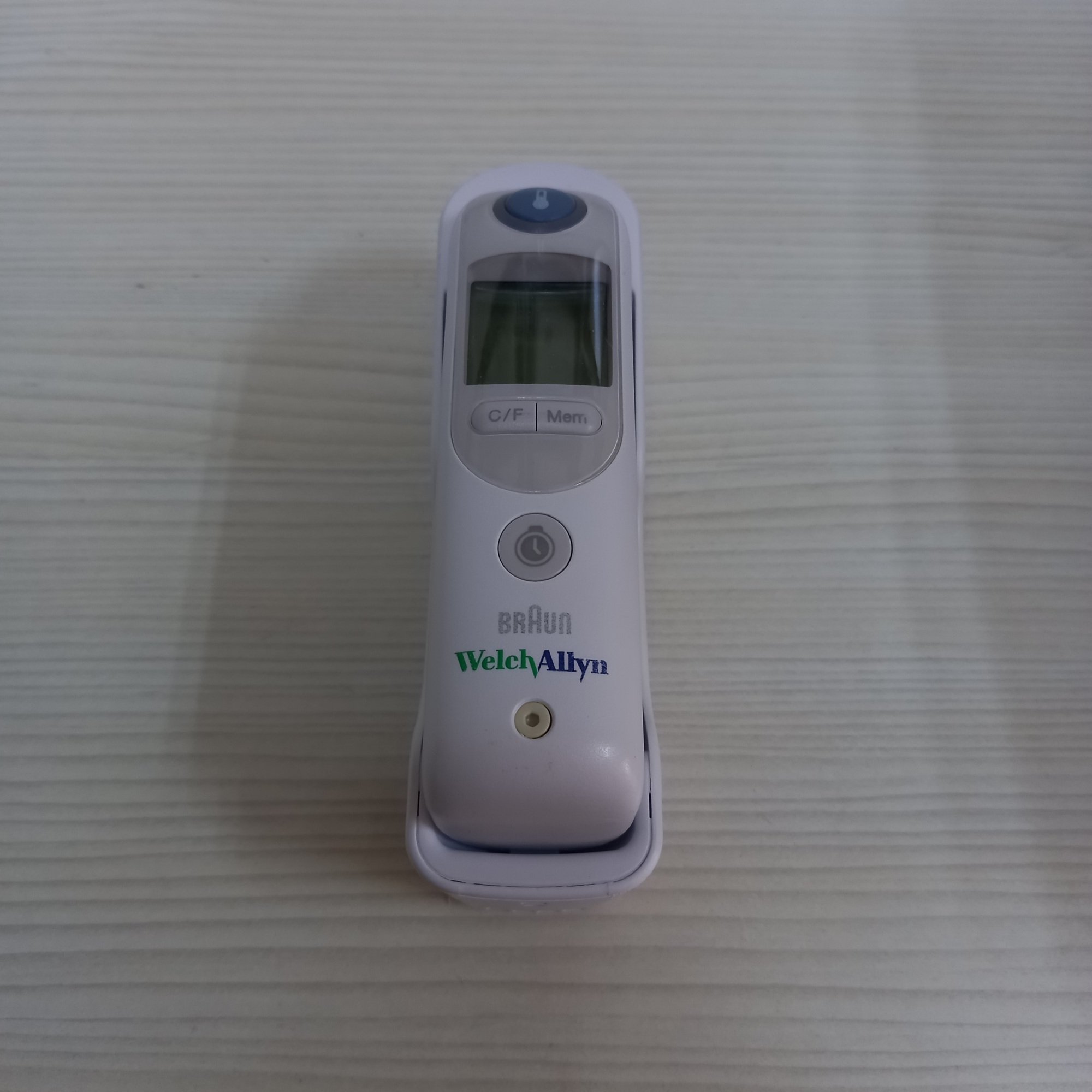 Secondhand Braun ThermoScan PRO 6000 Tympanic Thermometer - Medbidding