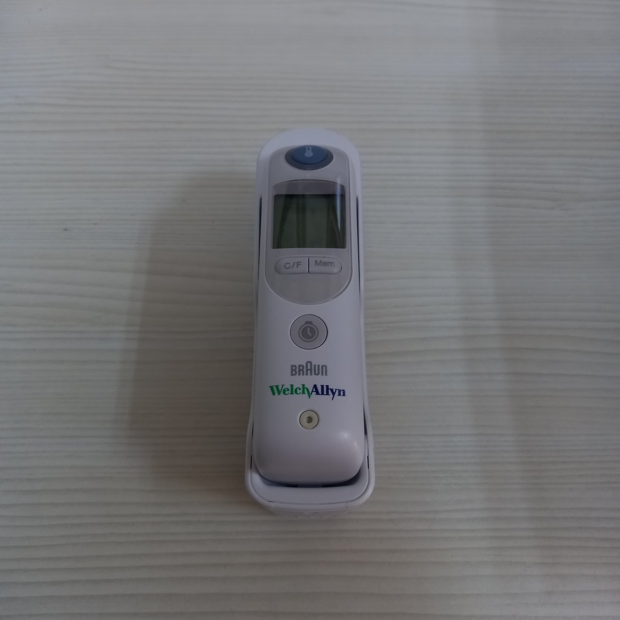 Secondhand Braun ThermoScan PRO 6000 Tympanic Thermometer - Medbidding