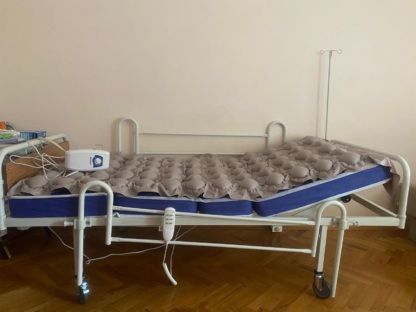 Secondhand Turmed TM-D 4077 Dual Motor Patient Bed - Image 4