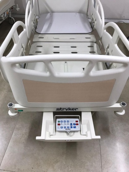 Secondhand Stryker SV1 4 Motors Patient Bed - Image 11