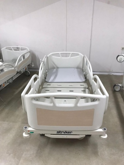 Secondhand Stryker SV1 4 Motors Patient Bed - Image 2