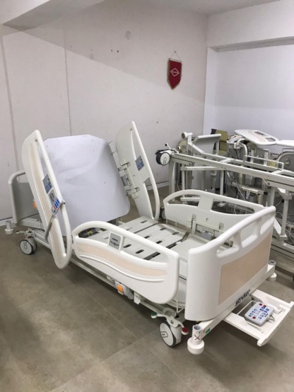 Secondhand Stryker SV1 4 Motors Patient Bed - Image 4