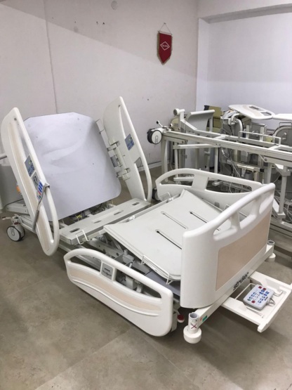 Secondhand Stryker SV1 4 Motors Patient Bed - Image 6