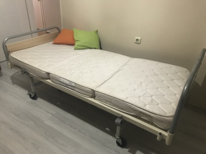 Secondhand Turmed TM-D 4017 2 Adjustable Manual Patient Bed - Image 5