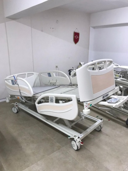 Secondhand Stryker SV1 4 Motors Patient Bed - Image 9