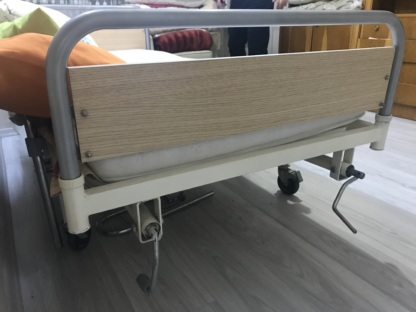 Secondhand Turmed TM-D 4017 2 Adjustable Manual Patient Bed - Image 3