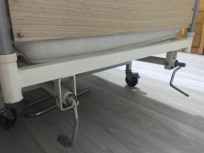 Secondhand Turmed TM-D 4017 2 Adjustable Manual Patient Bed - Image 2