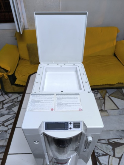 Secondhand Medwelt 7F-5B 5L/min Oxygen Concentrator - Image 3