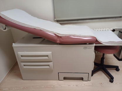 Secondhand UMF Medical 5240-145 Examination Table with Drawers - Image 2