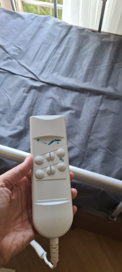 Secondhand Sesan HK-007 Dual Motor Patient Bed - Image 2