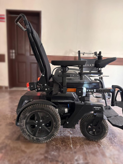 Secondhand Ottobock Juvo B4 Adult Electric Wheelchair - Image 3