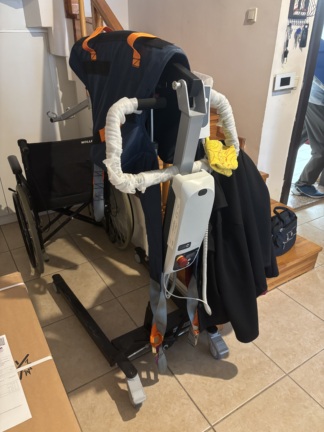 Secondhand Comfort Plus DM-190 Compact Patient Lift