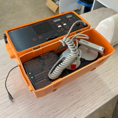 Defective Secondhand Hellige Servocard Monitor Defibrillator - Image 2