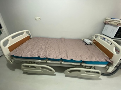 Secondhand Hepa H225-ABS Dual Motor Patient Bed - Image 2