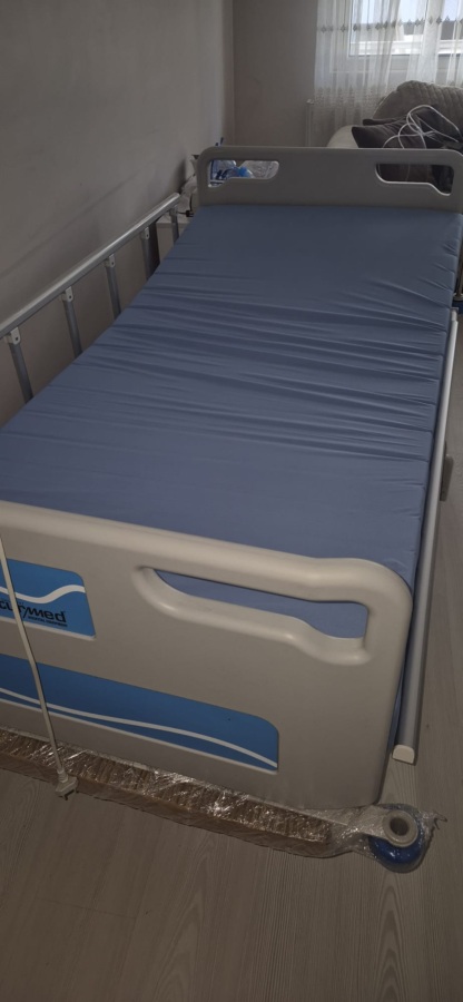 Secondhand Turmed TM-D 4060 Dual Motor Patient Bed - Image 2