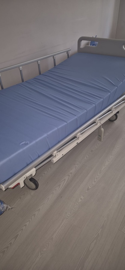 Secondhand Turmed TM-D 4060 Dual Motor Patient Bed - Image 3