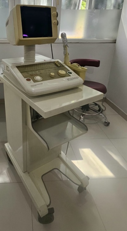 Secondhand Toshiba SSA-220A Ultrasound Machine - Image 2
