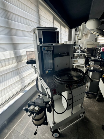 Secondhand AMS 200 Anesthesia Machine - Image 2