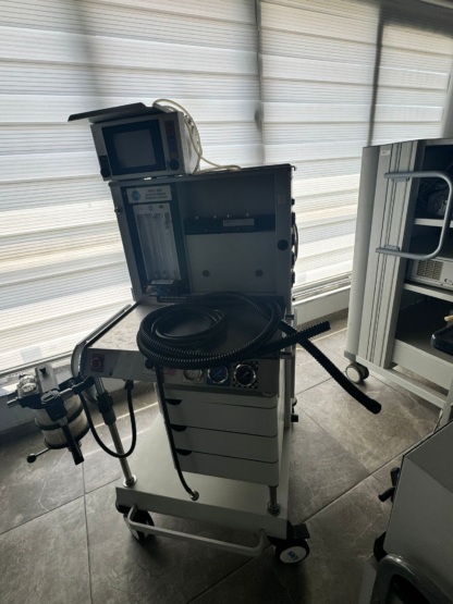 Secondhand AMS 200 Anesthesia Machine - Image 3