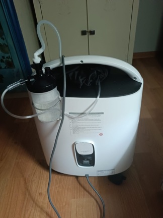 Secondhand Yuwell 8F-5A 5L/min Oxygen Concentrator
