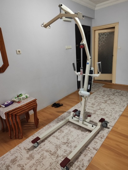 Secondhand Comfort Plus DM-180 Hercules Patient Lift - Image 2