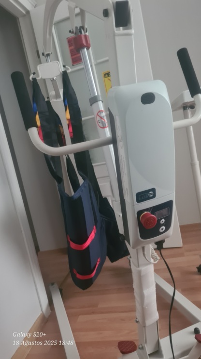 Secondhand Comfort Plus DM-180 Hercules Patient Lift - Image 3