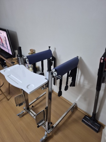 Secondhand EMC 001 Patient Lift - Image 2