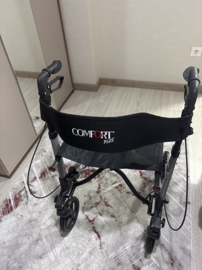 Secondhand Comfort Plus DM9102 Rolling Walker With Seat (Rollator)