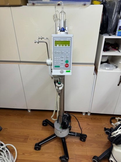 Secondhand Medtron Injektomat 82S CT Injector - Image 2
