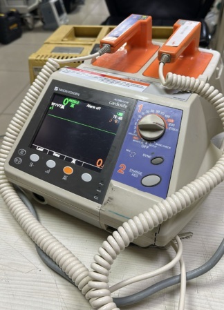 İkinci El Nihon Kohden Cardiolife TEC-5521K Monitörlü Defibrilatör