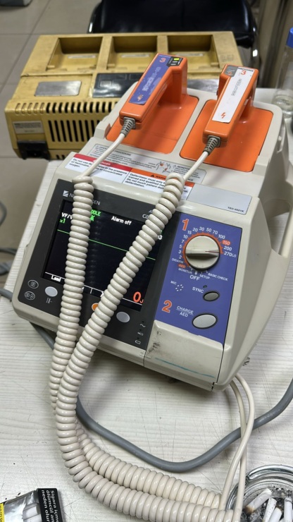 İkinci El Nihon Kohden Cardiolife TEC-5521K Monitörlü Defibrilatör - Görsel 3
