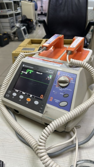 İkinci El Nihon Kohden Cardiolife TEC-5521K Monitörlü Defibrilatör