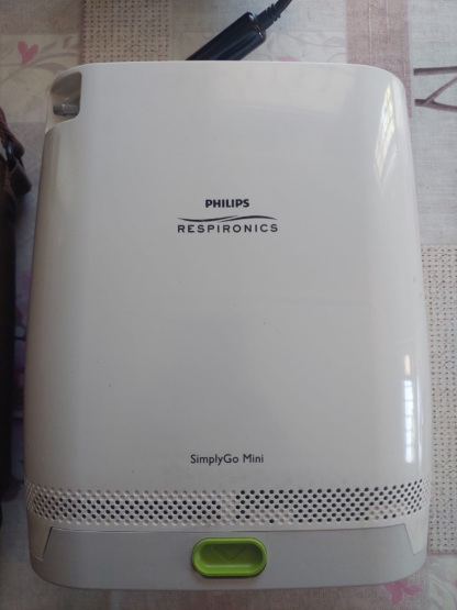 İkinci El Philips Respironics Simply Go Mini 2.3kg Taşınabilir Oksijen Konsantratörü