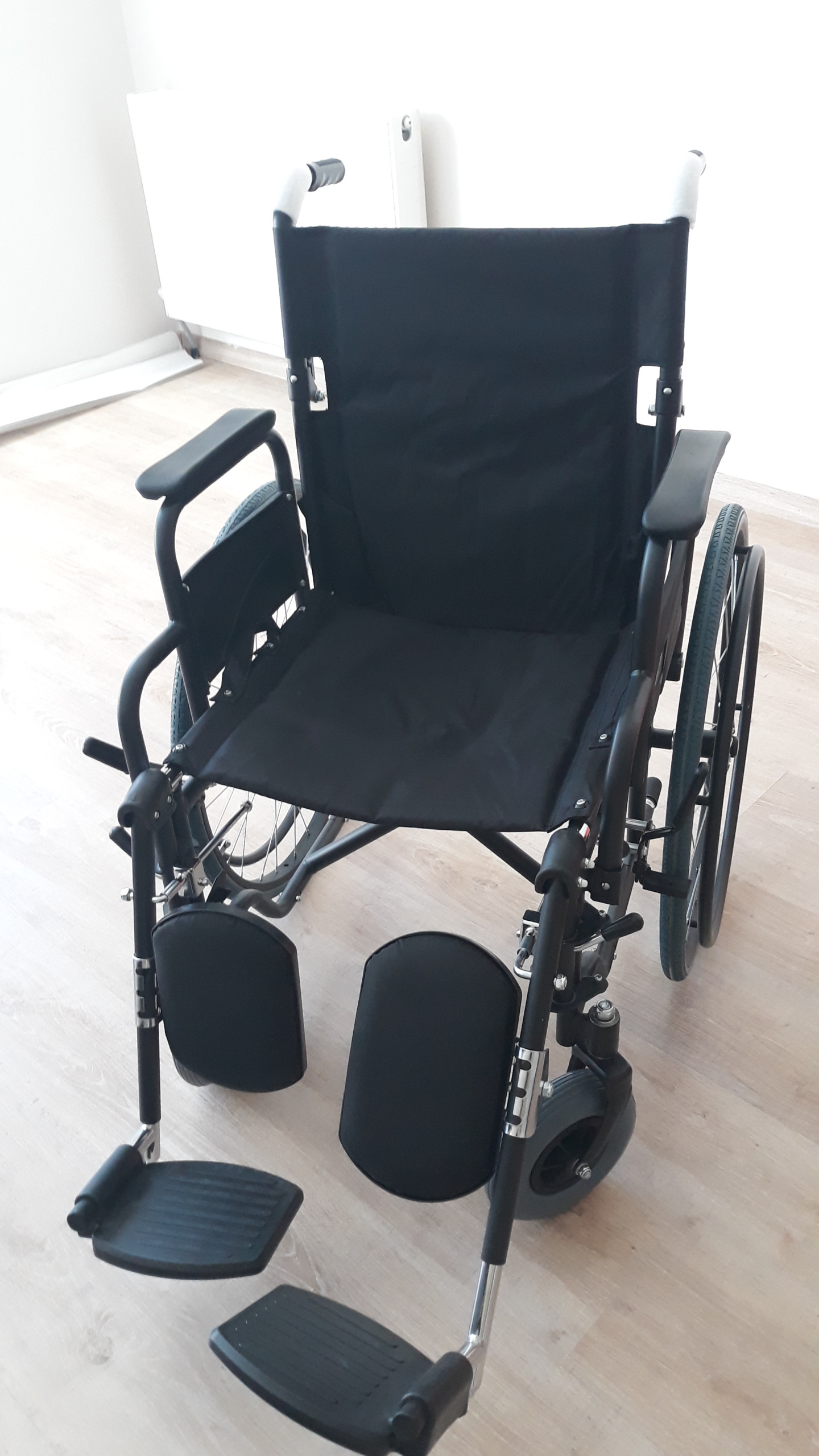 Secondhand Freely Adult Manual Wheelchair - Image 4