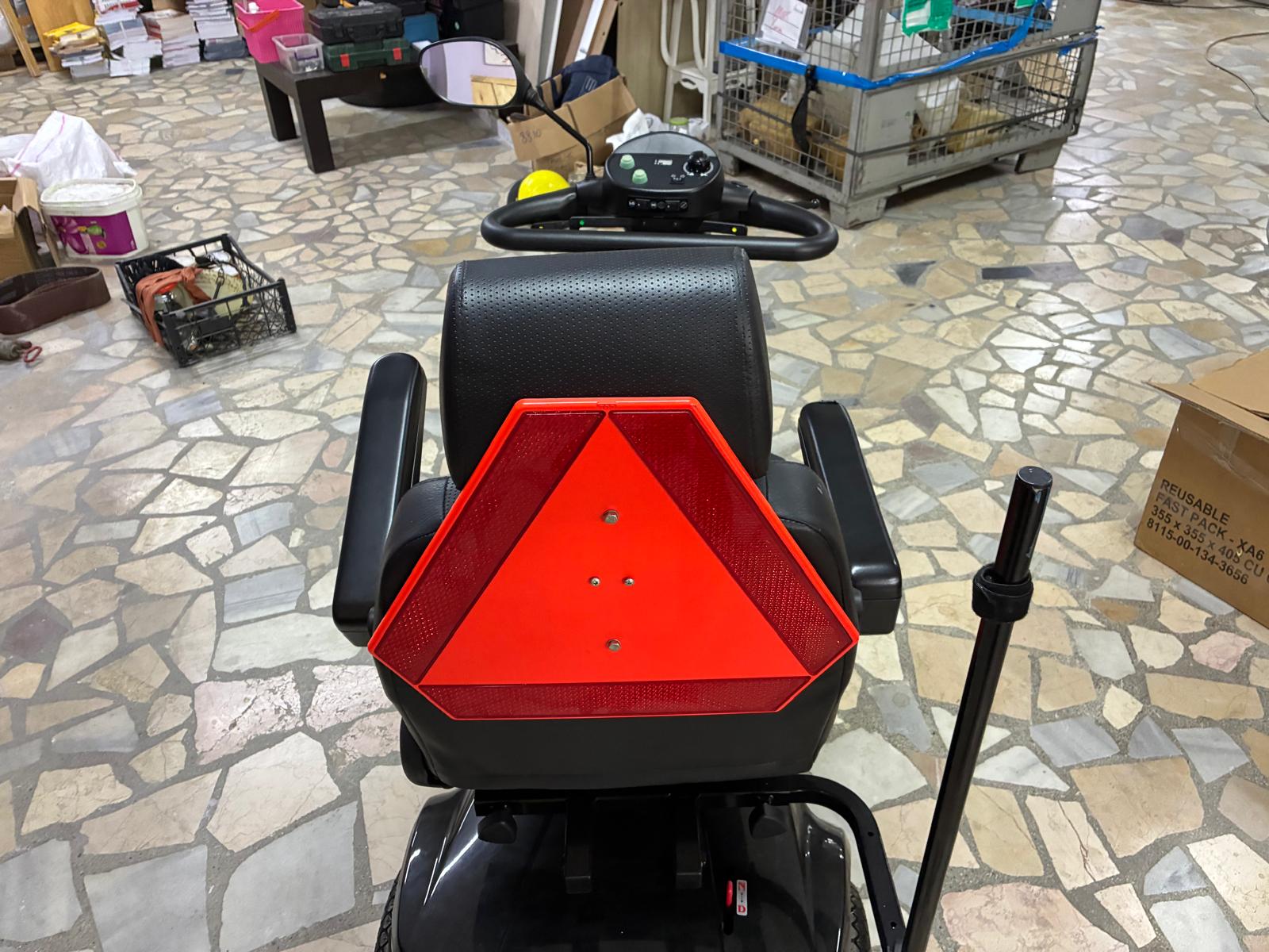 Secondhand Drive ST4D Electric Disabled Scooter - Image 4