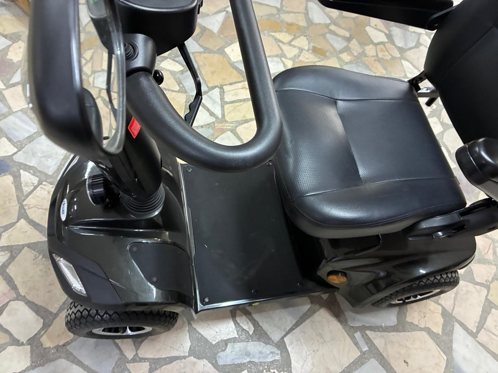 Secondhand Drive ST4D Electric Disabled Scooter - Image 2