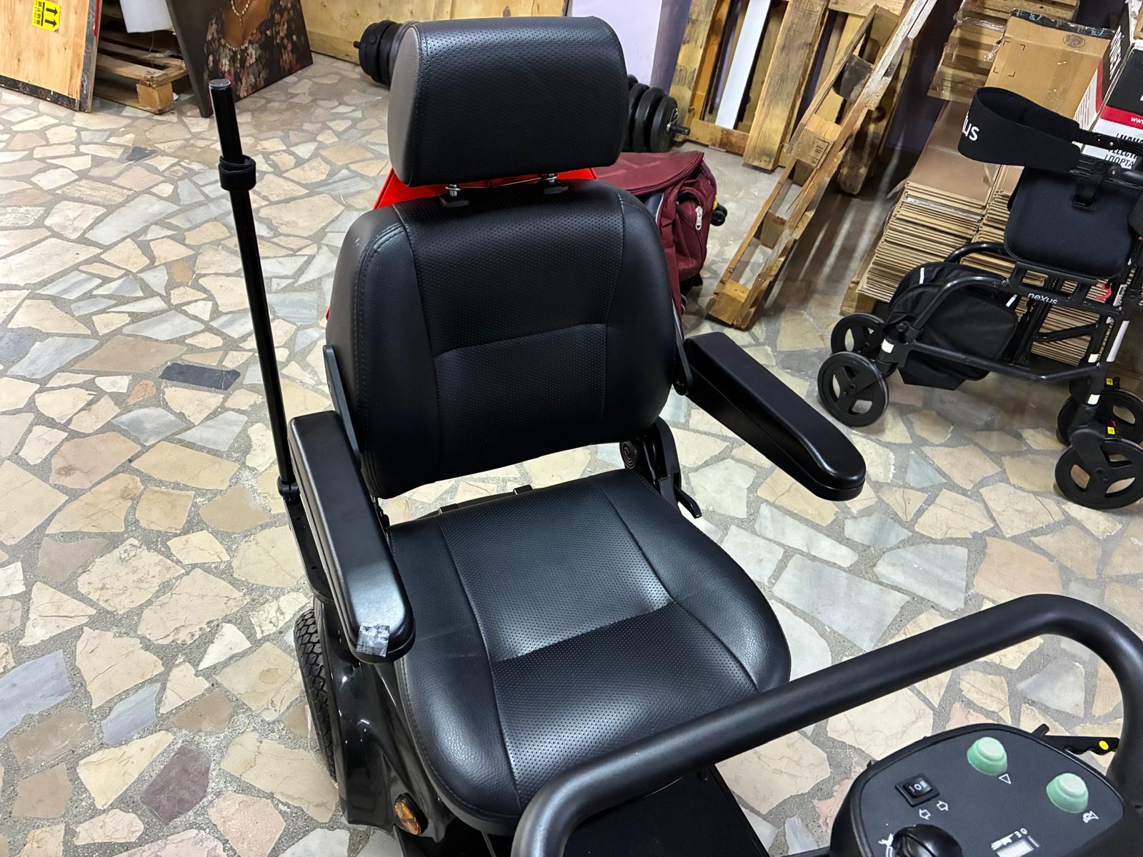 Secondhand Drive ST4D Electric Disabled Scooter - Image 3