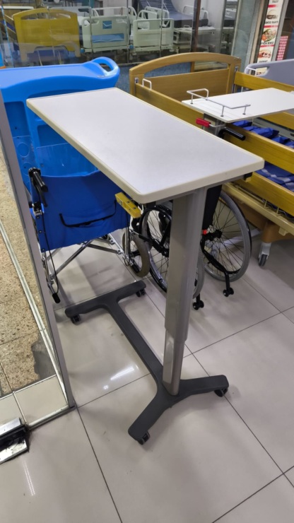 İkinci El Hill-Rom 630-F Amortisörlü Hasta Yemek Masası - Görsel 2