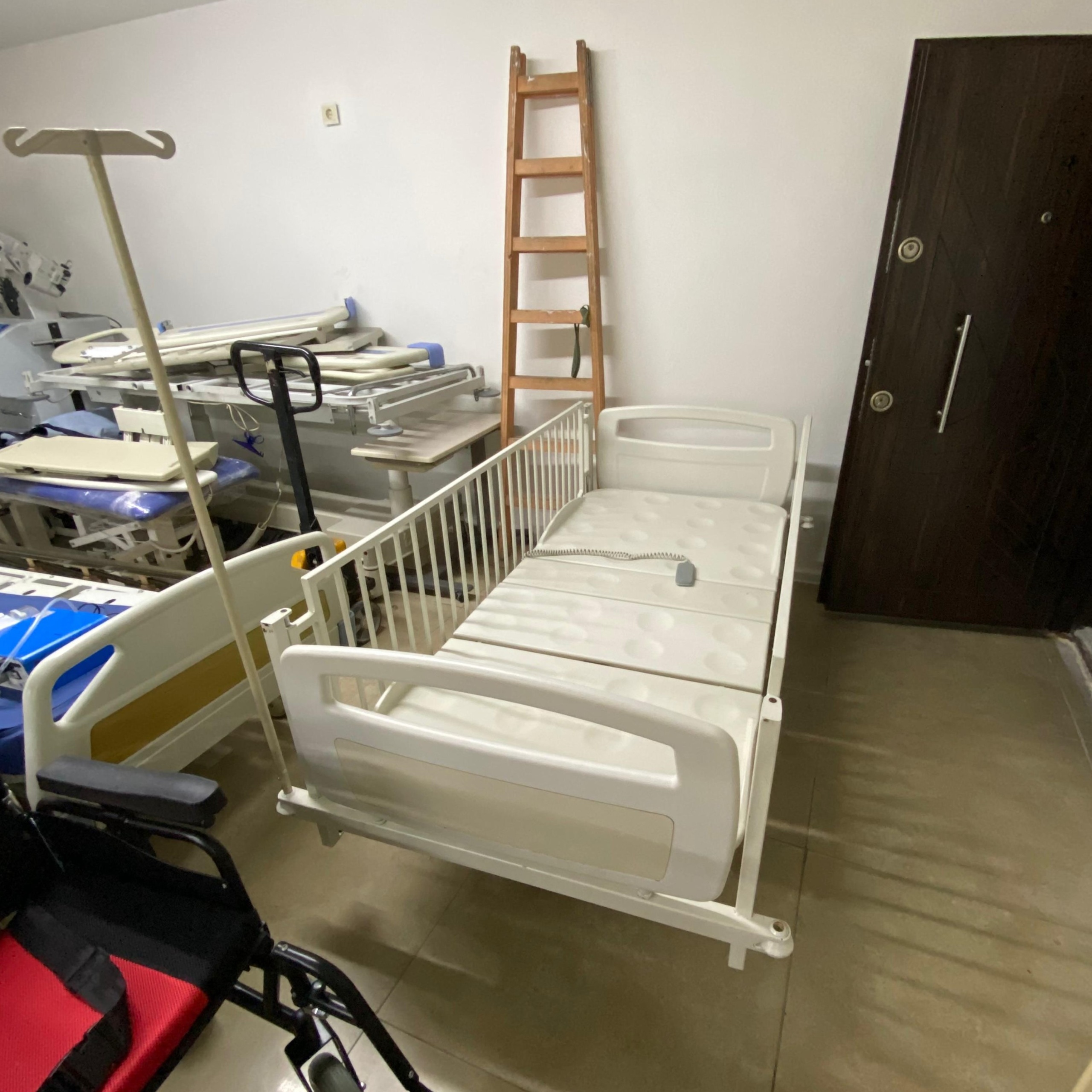 Secondhand Dolsan 90101218 4 Motors Patient Bed