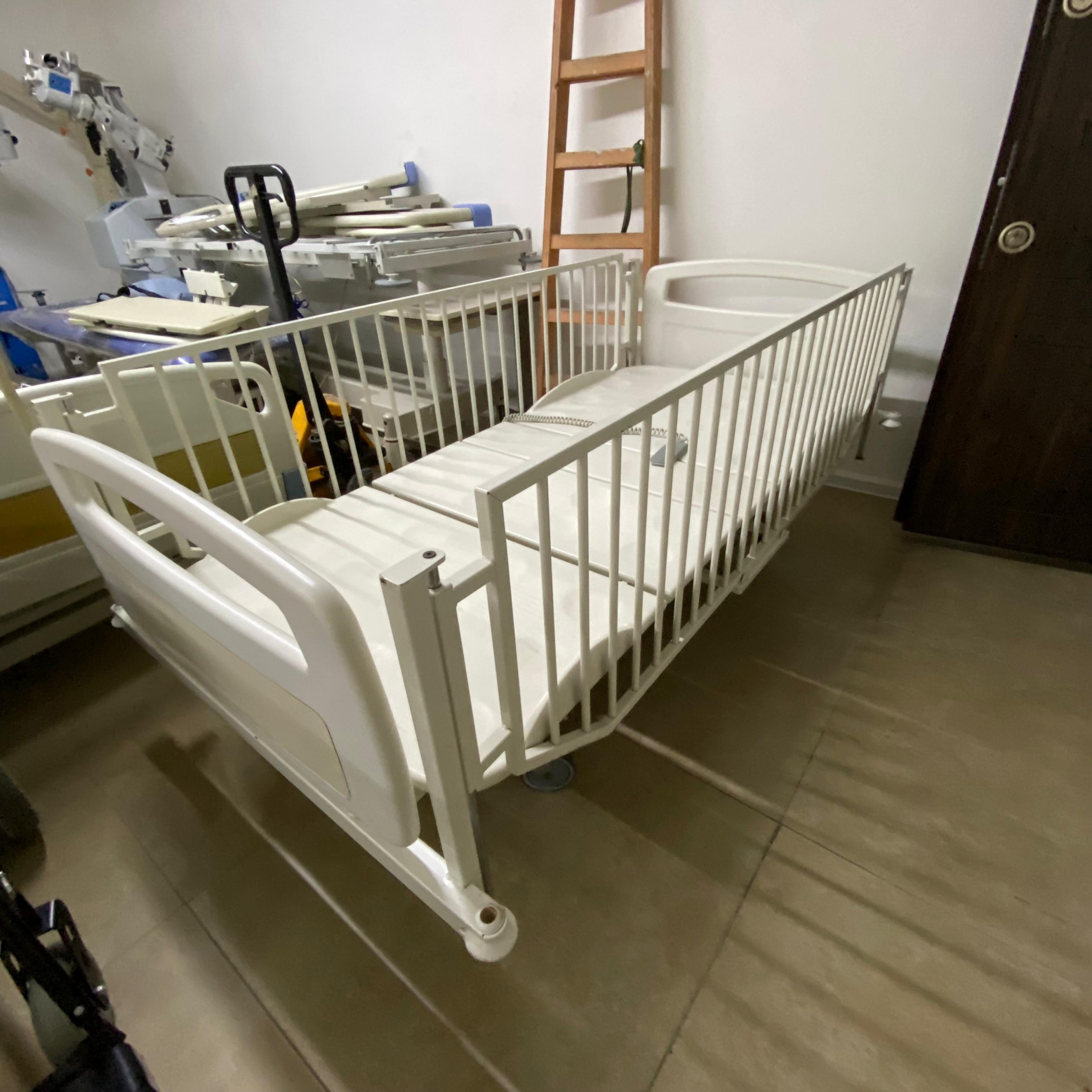 Secondhand Dolsan 90101218 4 Motors Patient Bed - Image 3