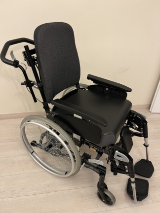 Secondhand Breezy Cirrus G5 Adult Manual Wheelchair