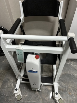 Secondhand Comfort Plus DM-190U Patient Lift