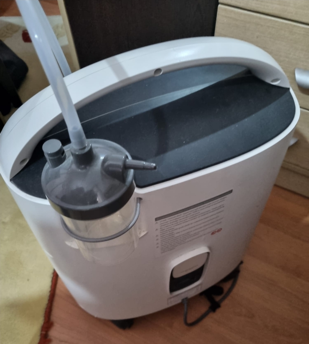 Secondhand Yuwell 8F-5A 5L/min Oxygen Concentrator - Image 2