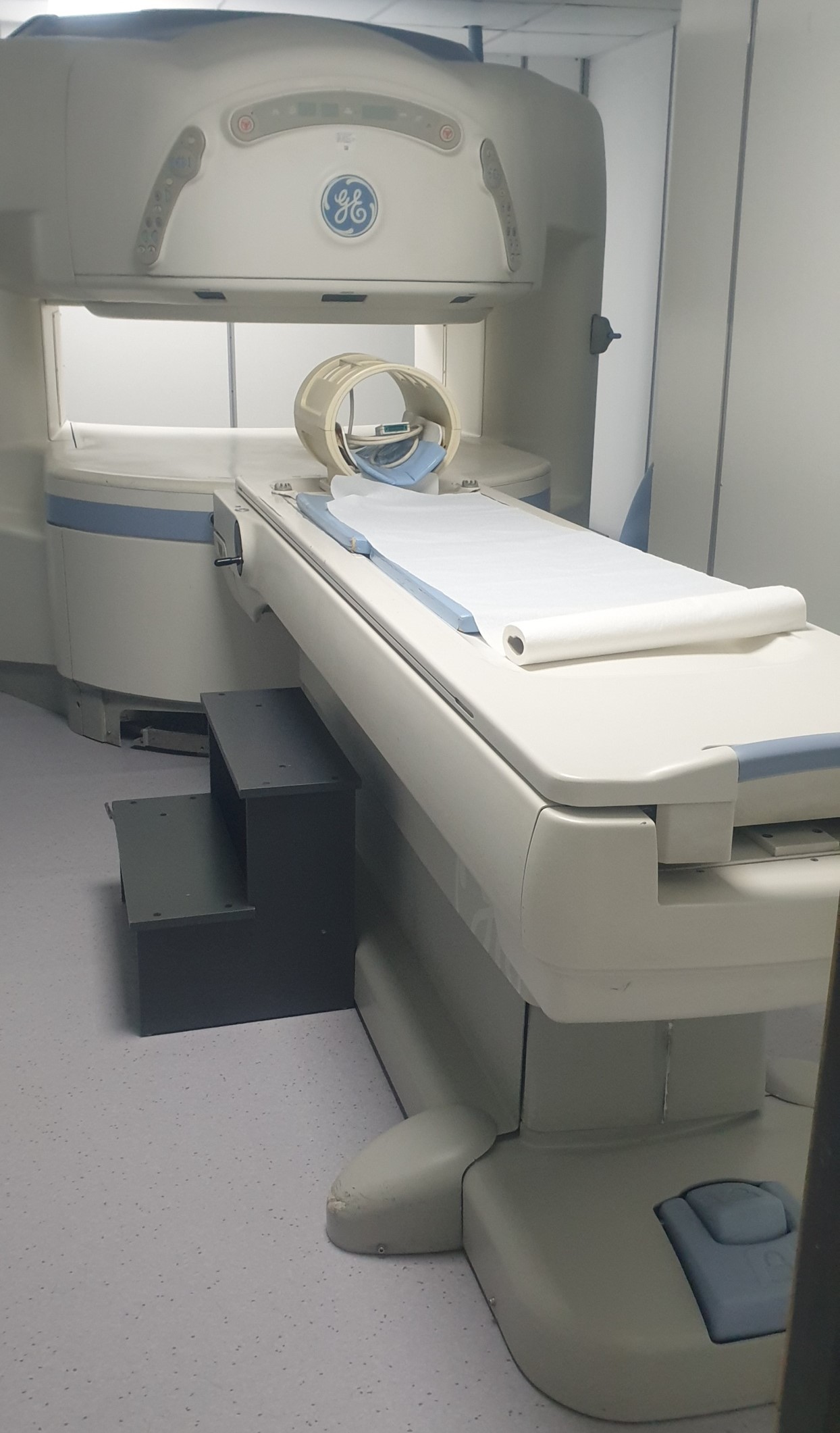 Secondhand GE Ovation 0.35T Open MRI Machine