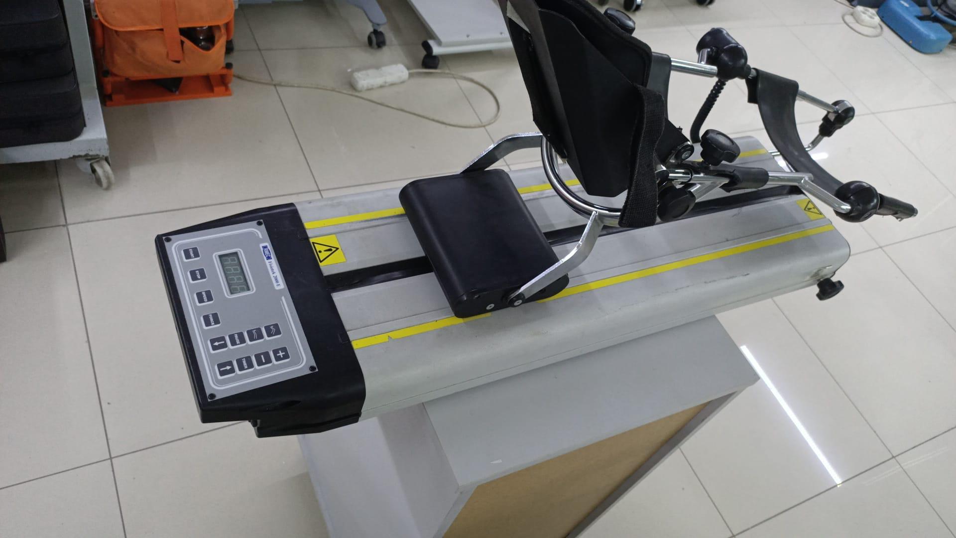 Defective Secondhand Rimec Fisiotek 2000 E Knee and Hip CPM Device - Image 2