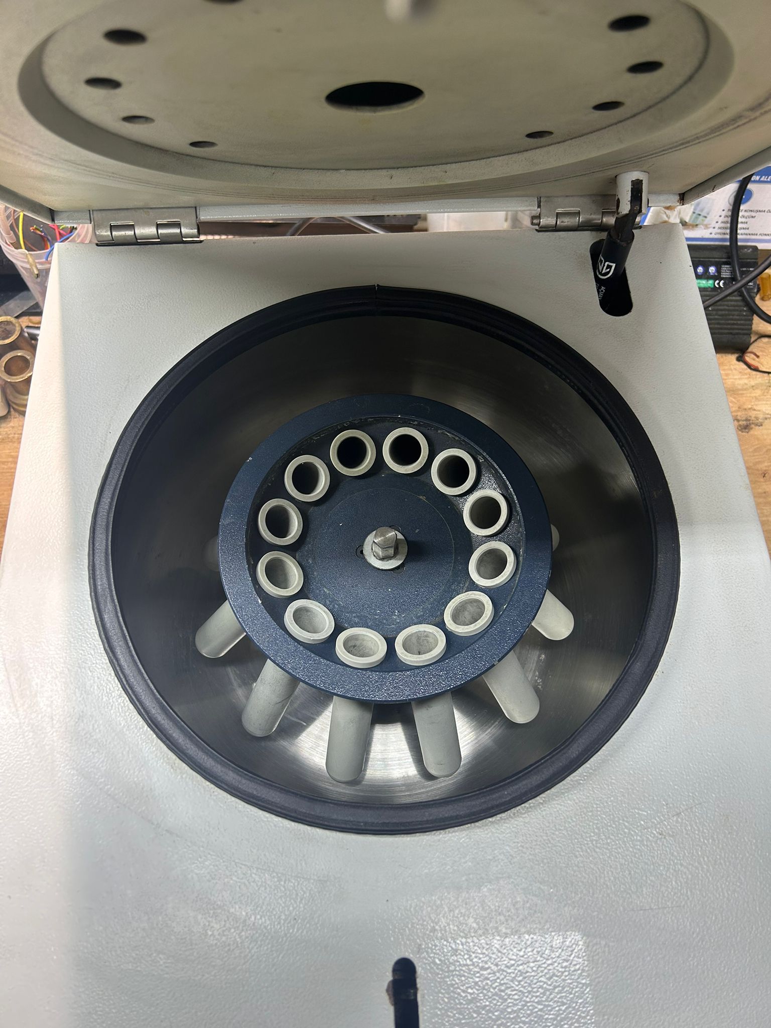 İkinci El Nüve CN 180 12 Godeli Sabit Rotorlu Santrifüj - Görsel 3