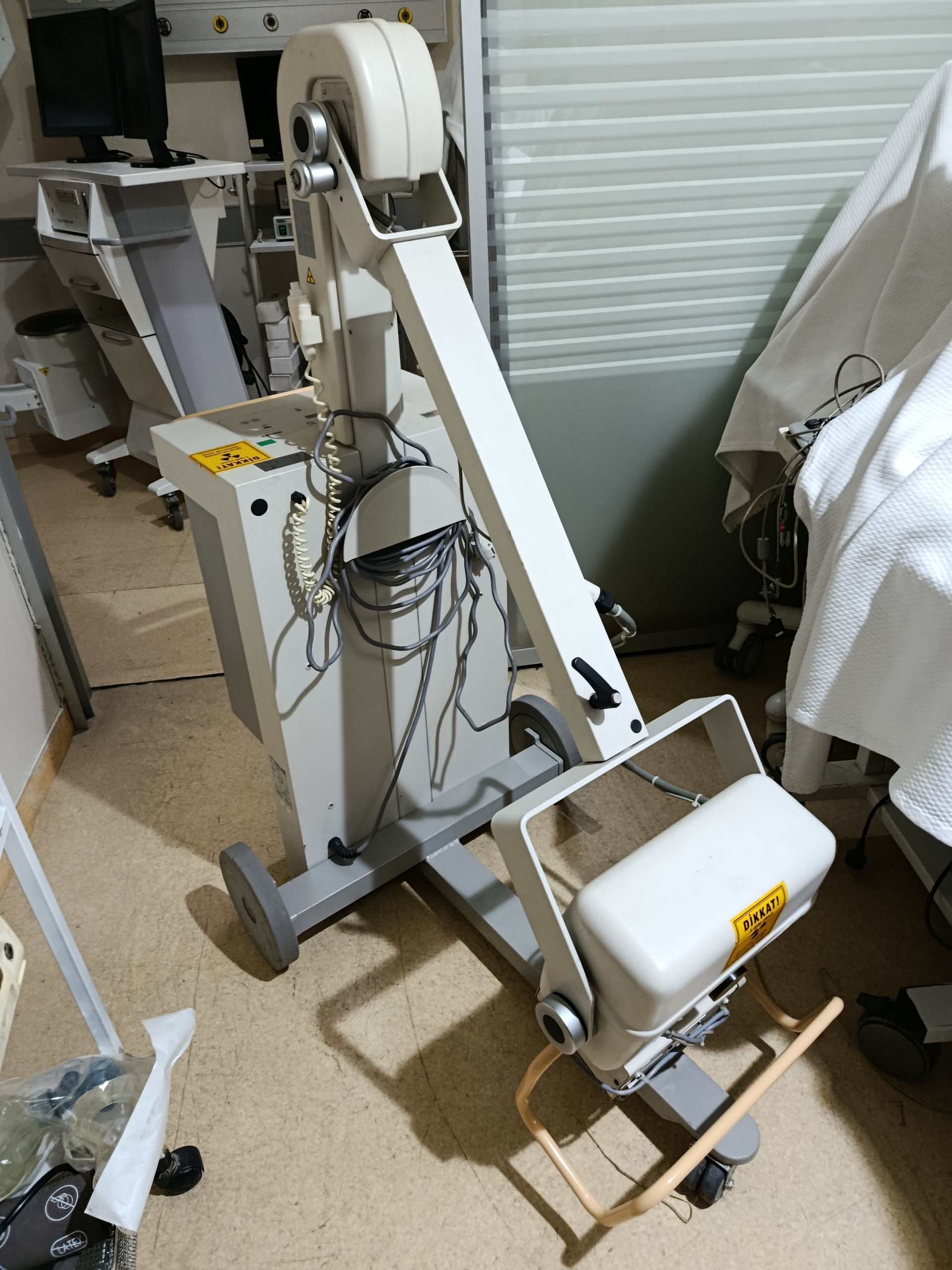 Secondhand Philips Practix 33 Portable X-Ray Device - Image 3